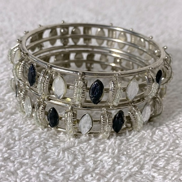 Vintage Elegant Silver and Black Metal Bracelet Set - Picture 9 of 9